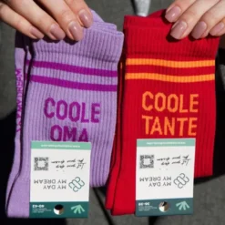 Damensocken COOLE OMA Gr. 40-43 lila Socken mit Schriftzug für coole Omas