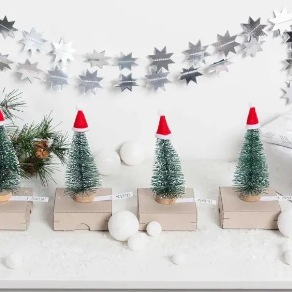 Dekoklammern Weihnachten - 10 Mini-Holzklammern Weihnachtsmütze