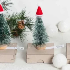 Dekoklammern Weihnachten - 10 Mini-Holzklammern Weihnachtsmütze