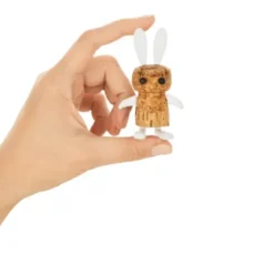 DIY Korktierchen HASE für Weinkorken im Flaschenanhänger - Kork-Pins CORKERS