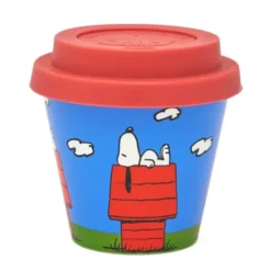 Espressotasse Snoopy aus Kunststoff - Peanuts Espressobecher Snoopy auf Hundehütte