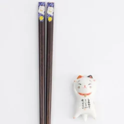 Essstäbchen Geschenkset mit Glückskatze als Ablage & blauen Enden