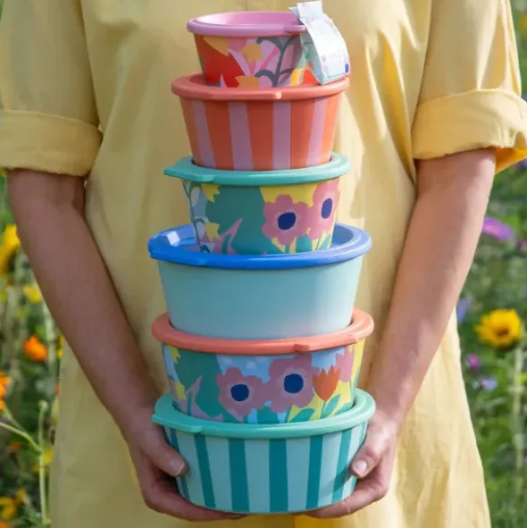 Frischhaltedose mit Deckel 700 ml – runde Snackbox mit buntem Blumenmuster