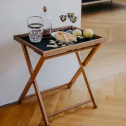 Holztablett BASIC L mit klappbaren Untergestell, mobiler Beistelltisch aus Nussbaumholz