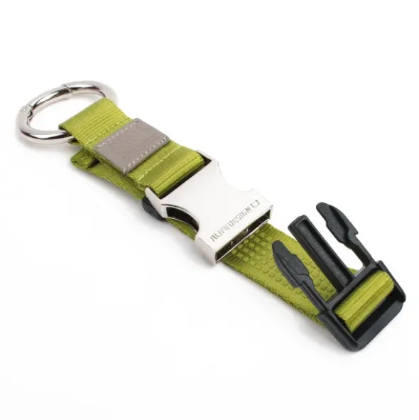 Jackenhalter mit Clip für Tasche oder Rucksack grün