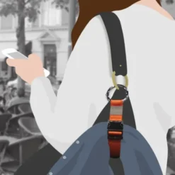 Jackenhalter mit Clip für Tasche oder Rucksack braun