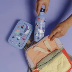 Kindertrinkflasche 0,5 l mit Meerestiere Motiv – blaue Edelstahlflasche mit Sporttrinkverschluss und Strohhalm