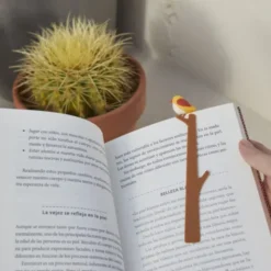 Lesezeichen 3D-Vogel gelb auf Ast, flexibler Buchmarker BIRDIE aus Kunststoff