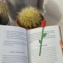 Lesezeichen Rose aus Kunststoff, Buchmarker LOVE mit roter 3D Blüte