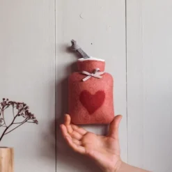 Mini Wärmflaschen rose / Handwärmer aus Filz mit Herzmotiv