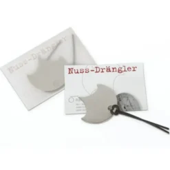 Nuss-Drängler im Umschlag