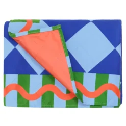 Picknick- und Stranddecke XL 240 x 170 cm mit Beutel – schnelltrocknend & leicht, bunt kariert