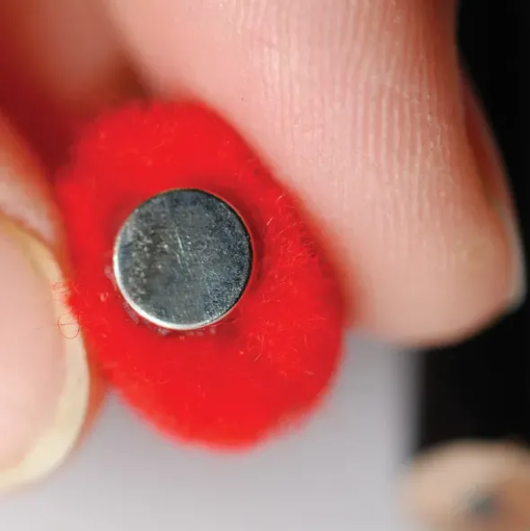 Pompon-Magnete Regenbogen 8 Stück – bunte Dekomagnete aus Merinowolle