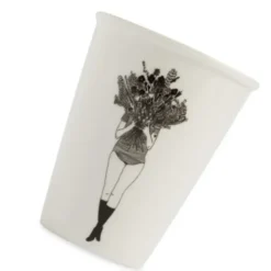 Porzellanbecher weiß - Motiv Frau mit Blumenstrauß