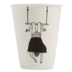 Porzellanbecher weiß - Motiv Frau auf Trapez-Schaukel "Trapeze girl"