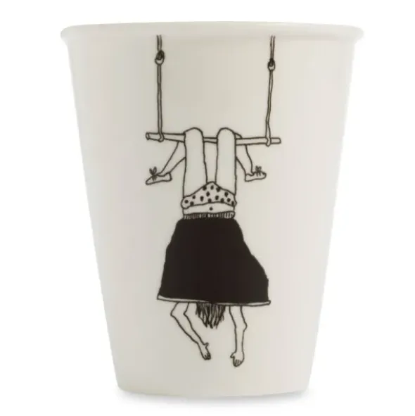 Porzellanbecher weiß - Motiv Frau auf Trapez-Schaukel "Trapeze girl"