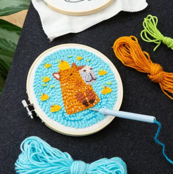 Punch Needle Set - Stickbild Capybara - Lochnadel DIY Stickset Ø 15 cm