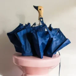 Regenschirm mit Entenkopf Griff aus Holz dunkelblau - Original Duckhead Taschenschirm