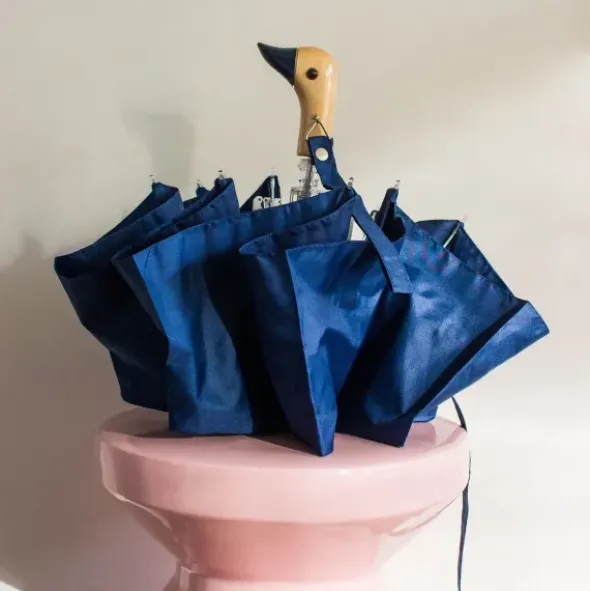 Regenschirm mit Entenkopf Griff aus Holz dunkelblau - Original Duckhead Taschenschirm