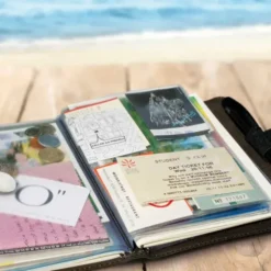 Reisetagebuch TripBook Solena - buntes Travelbuch mit 64 Sammelfächern & 2 Notizheften