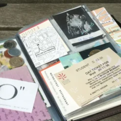 Reisetagebuch TripBook Sushi - buntes Travelbuch mit 64 Sammelfächern & 2 Notizheften