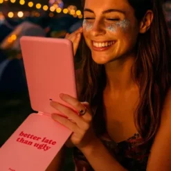 Schminkspiegel mit LED Licht, tragbar – better late than ugly