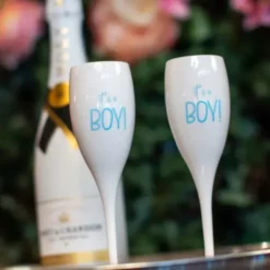 Sektglas IT'S A BOY - weißes Kunststoff Champagnerglas mit Botschaft