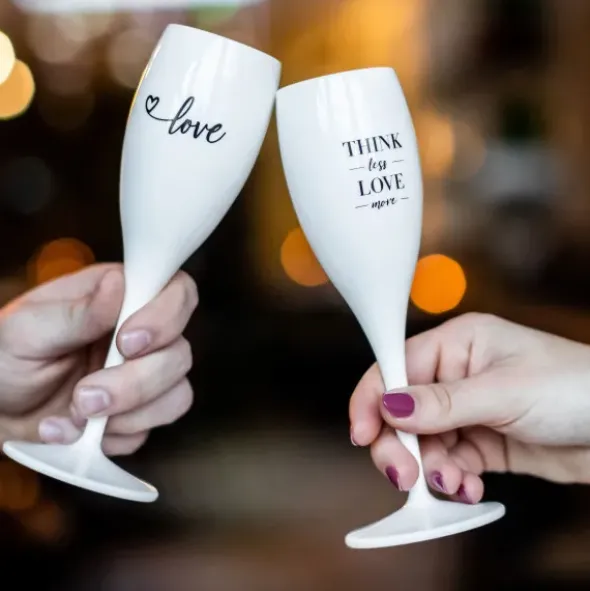 Sektglas MIT HUMOR LEBT ES SICH LEICHTER - weißes Kunststoff Champagnerglas mit Botschaft