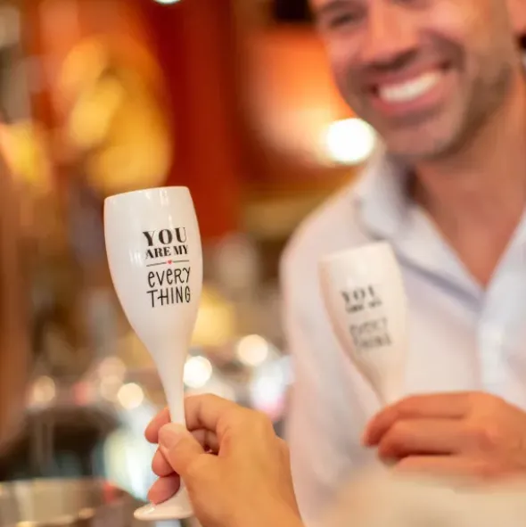 Sektglas YOU ARE MY EVERYTHING - weißes Kunststoff Champagnerglas mit Botschaft