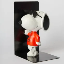 Snoopy Buchstütze Joe Cool – Peanuts Bücherhalter schwarz mit Snoopy Figur