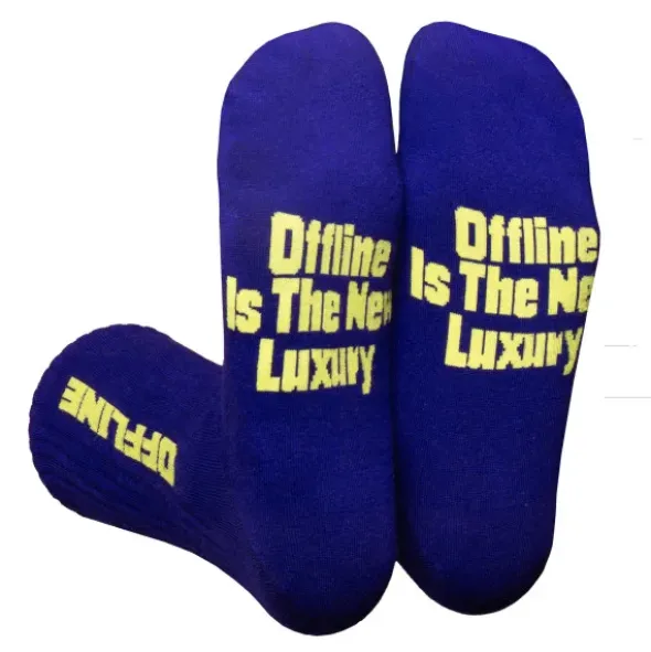Spruchsocken "Offline is the new luxury"