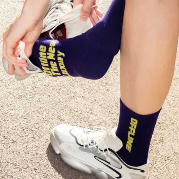 Spruchsocken "Offline is the new luxury"