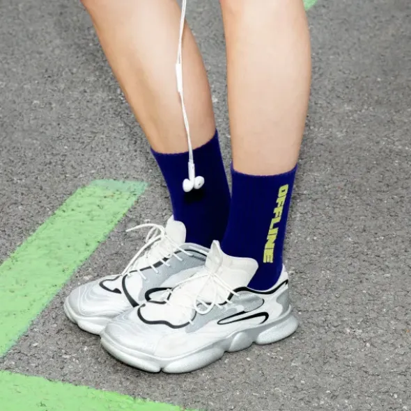 Spruchsocken "Offline is the new luxury"