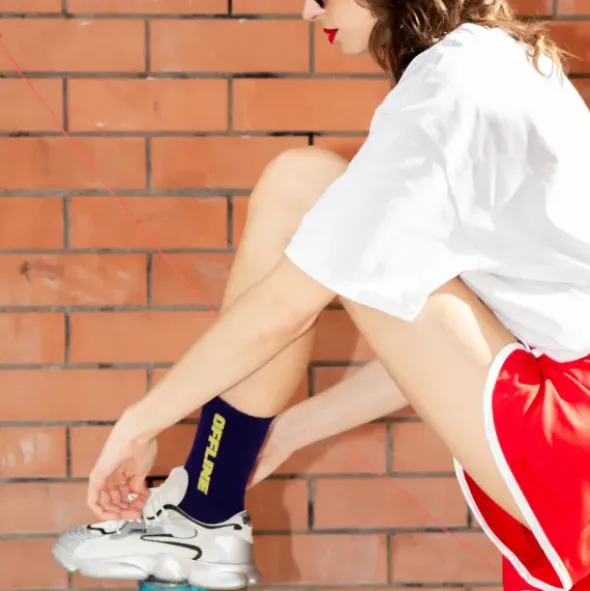 Spruchsocken "Offline is the new luxury"