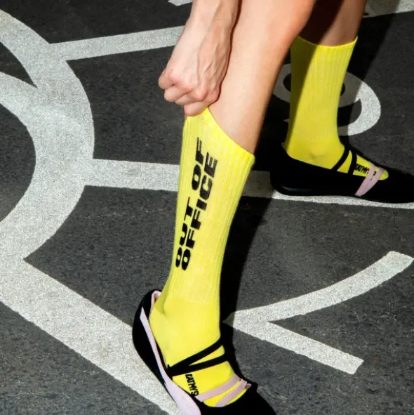 Spruchsocken "Out of Office - Not Available"