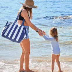 Strandtasche blau weiß gestreift – großer faltbarer Shopper mit Aufbewahrungsbeutel