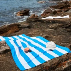 Strand- und Badetuch blau-weiß gestreift - XL Handtuch 200 x 90 cm mit Beutel, schnelltrocknend & leicht