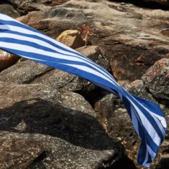 Strand- und Badetuch dunkelblau-weiß gestreift - XL Handtuch 200 x 90 cm mit Beutel, schnelltrocknend & leicht