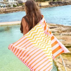 Strand- und Badetuch rosa-gelb-orange gestreift - XL Handtuch 200 x 90 cm mit Beutel, schnelltrocknend & leicht