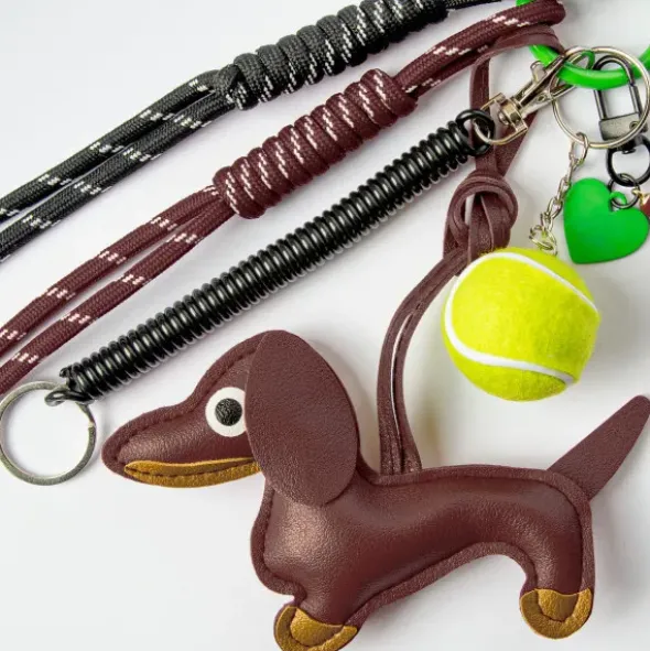 Taschenanhänger Dackel braun – Anhänger mit abnehmbaren Charms