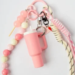 Taschenanhänger rosa Trinkbecher – Anhänger mit abnehmbaren Charms