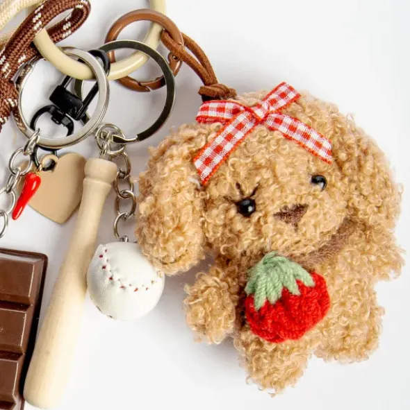 Taschenanhänger Teddy Bär & Schokolade – Anhänger mit Charms und Kordeln