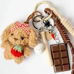 Taschenanhänger Teddy Bär & Schokolade – Anhänger mit Charms und Kordeln