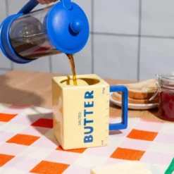 Tasse im Butter-Design aus Keramik