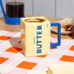 Tasse im Butter-Design aus Keramik