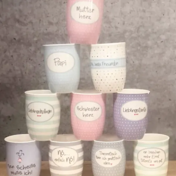 Tasse 0,5 l Lieblingstante - lila mit Punkten