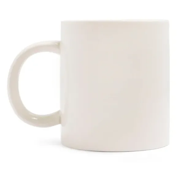 Tasse mit ekliger Attrappe am Boden - Zigarette