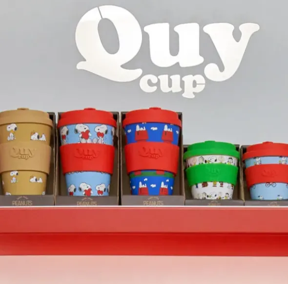 To Go Becher Peanuts - Motiv Snoopy mit Freunden an Mauer
