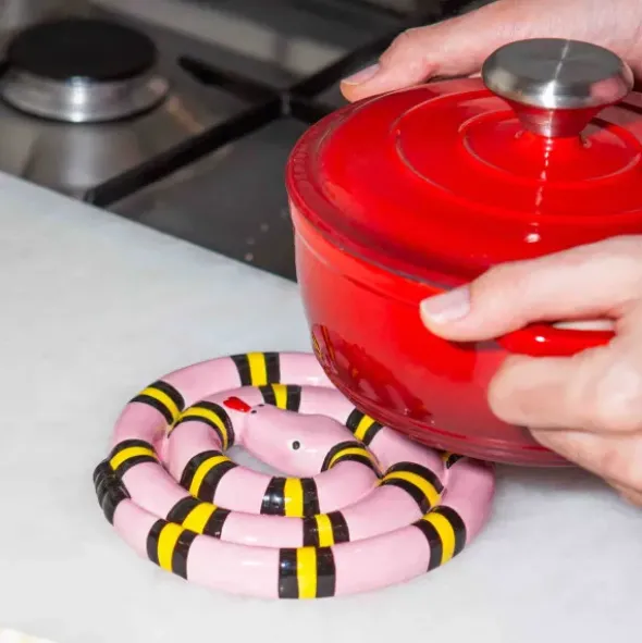 Topfuntersetzer Schlange rosa aus Keramik