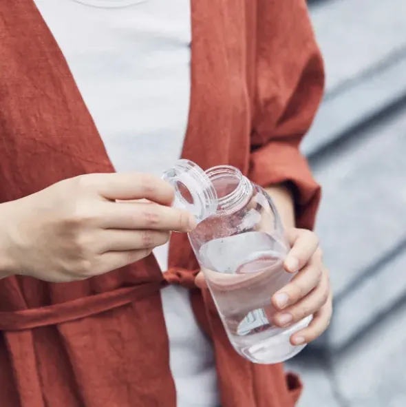 Trinkflasche WATERBOTTLE 500 ml mit Tragegriff, grau